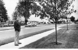 Bill Taylor stands next to Southwest Seventh Street in July 1989