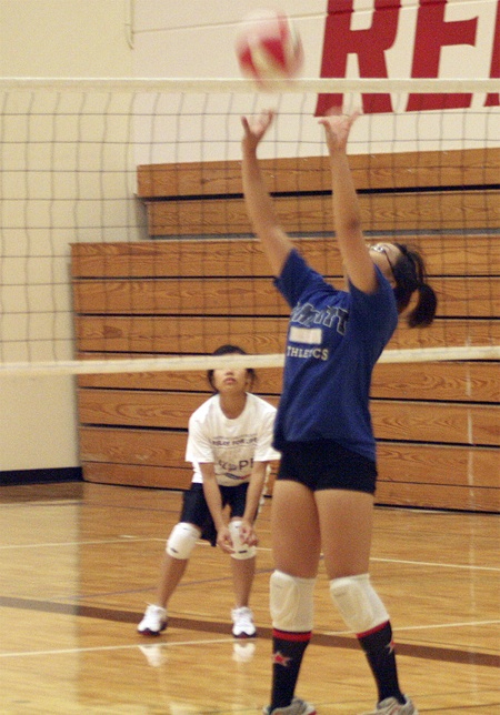 Renton junior Aira Jose sets a ball for her teammates at practice.