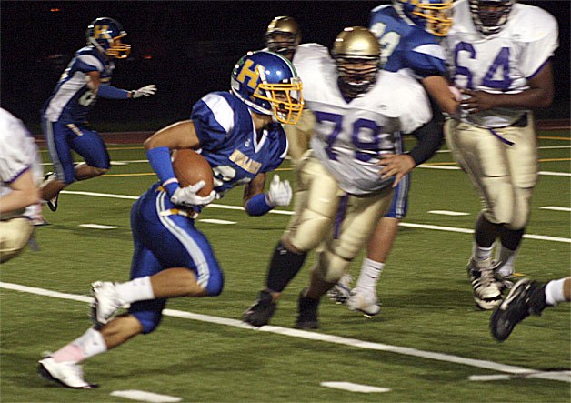 Hazen's Isaiah Talley runs past Highline defenders Oct. 7.