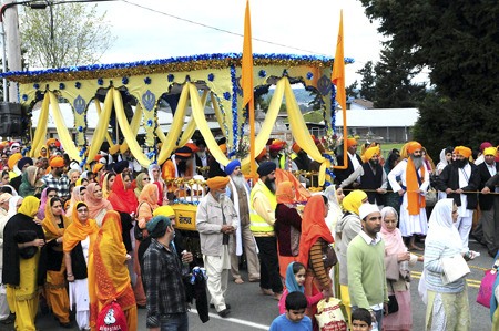 Thousands participate in Sikh Day Parade in Renton