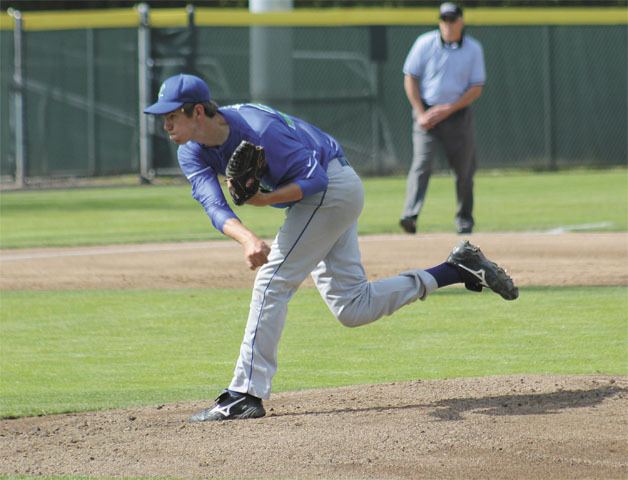 Liberty's Ben Wessel pitches against Mercer Island in the KingCo tournament.