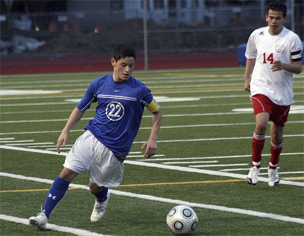 Hazen’s Jonathan Bettencourt advances the ball against Renton April 12.