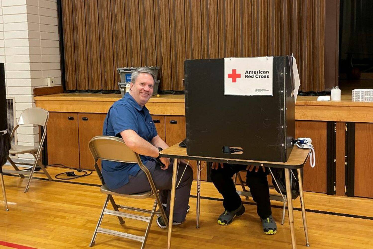 Mark Bigelow donates blood (Courtesy of American Red Cross)