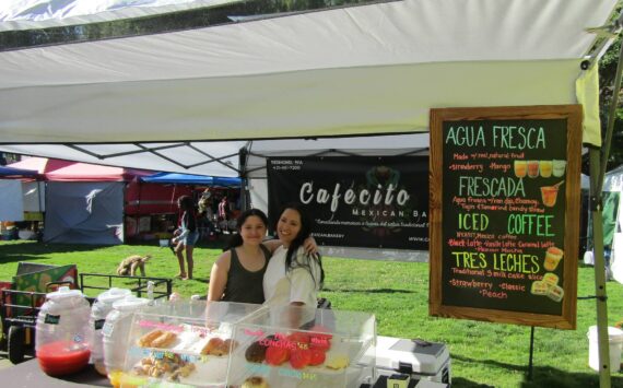 Cafecito is a family-owned Mexican bakery. From left to right: Yiselle Bustamante and Lizeet Bustamante. Photos by Annika Hauer