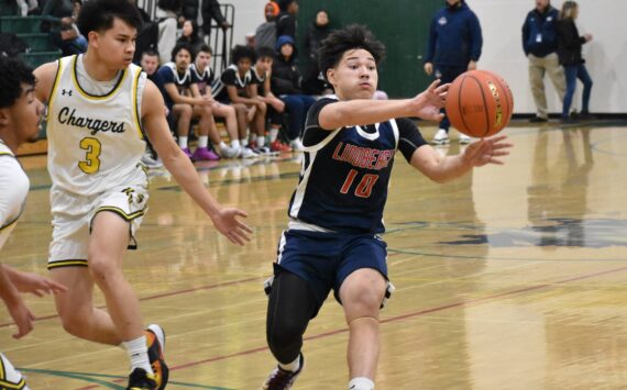 Sophomore Trinidad Valentino English makes a pass to a teammate against Kentridge. Ben Ray / The Reporter